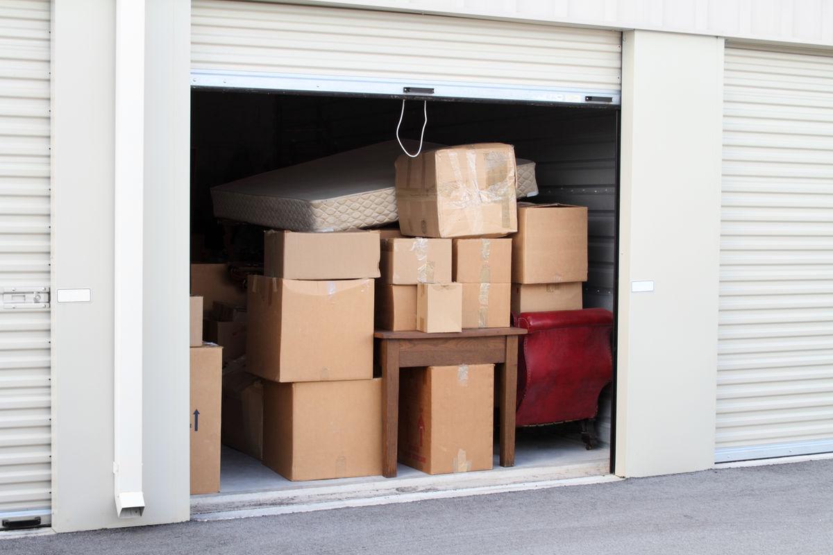 Warehouse building with self-storage units